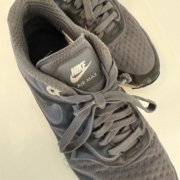 Nike Air Max 1 Ultra Essential in Black and Anthracite - Picture 3 of 11